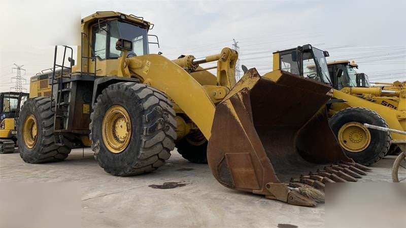 KOMATSU WA600-3 - Gumikerekes homlokrakodó: 3 kép. KOMATSU WA600-3 - Gumikerekes homlokrakodó: 3 kép.
