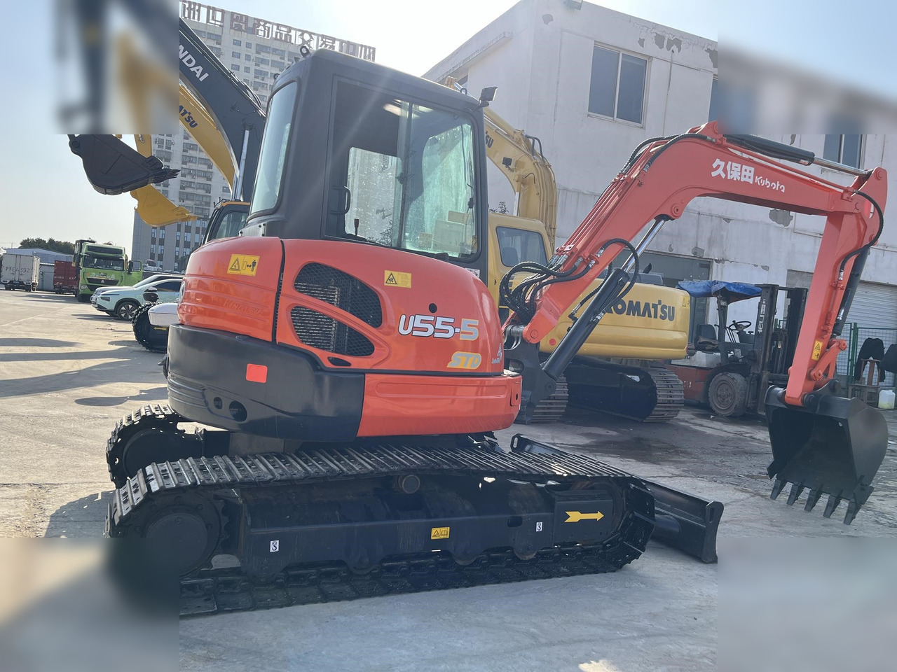 KUBOTA KX155-3SZ - Minikotró: 2 kép. KUBOTA KX155-3SZ - Minikotró: 2 kép.