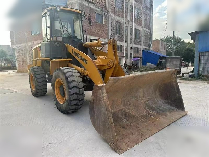 LIUGONG 835H - Gumikerekes homlokrakodó: 3 kép. LIUGONG 835H - Gumikerekes homlokrakodó: 3 kép.
