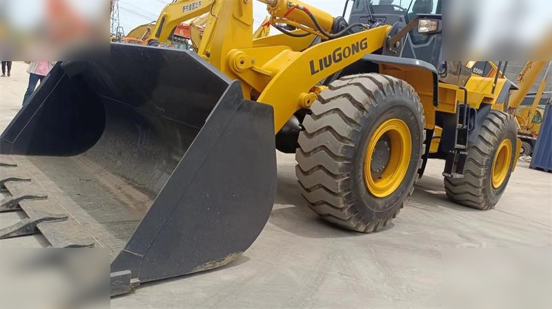 LIUGONG 856H - Gumikerekes homlokrakodó: 5 kép. LIUGONG 856H - Gumikerekes homlokrakodó: 5 kép.
