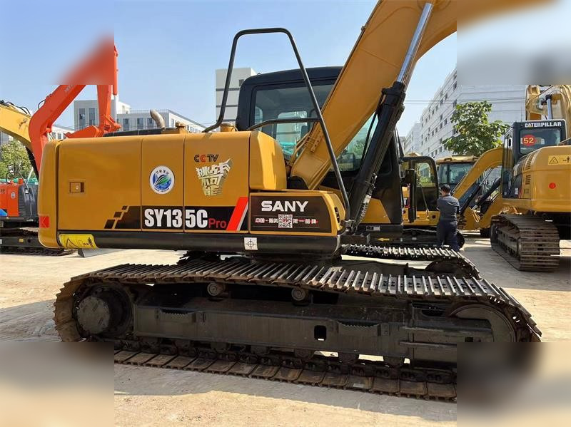 SANY SY135C - Lánctalpas kotró: 5 kép. SANY SY135C - Lánctalpas kotró: 5 kép.
