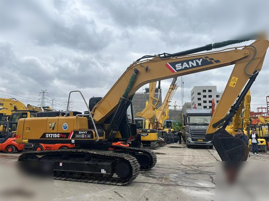 SANY SY215C PRO - Lánctalpas kotró: 1 kép. SANY SY215C PRO - Lánctalpas kotró: 1 kép.