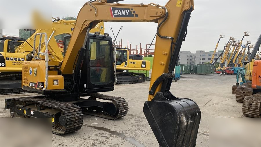 SANY SY75C - Lánctalpas kotró: 3 kép. SANY SY75C - Lánctalpas kotró: 3 kép.