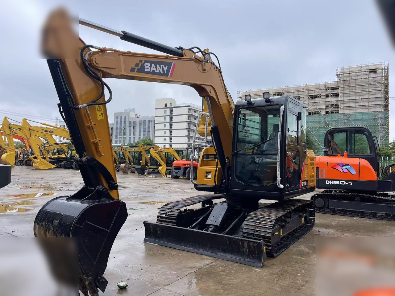 SANY SY75C - Lánctalpas kotró: 5 kép. SANY SY75C - Lánctalpas kotró: 5 kép.