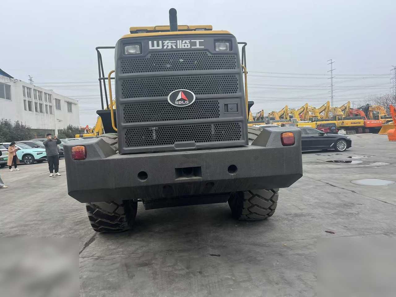 SDLG L956F - Gumikerekes homlokrakodó: 4 kép. SDLG L956F - Gumikerekes homlokrakodó: 4 kép.