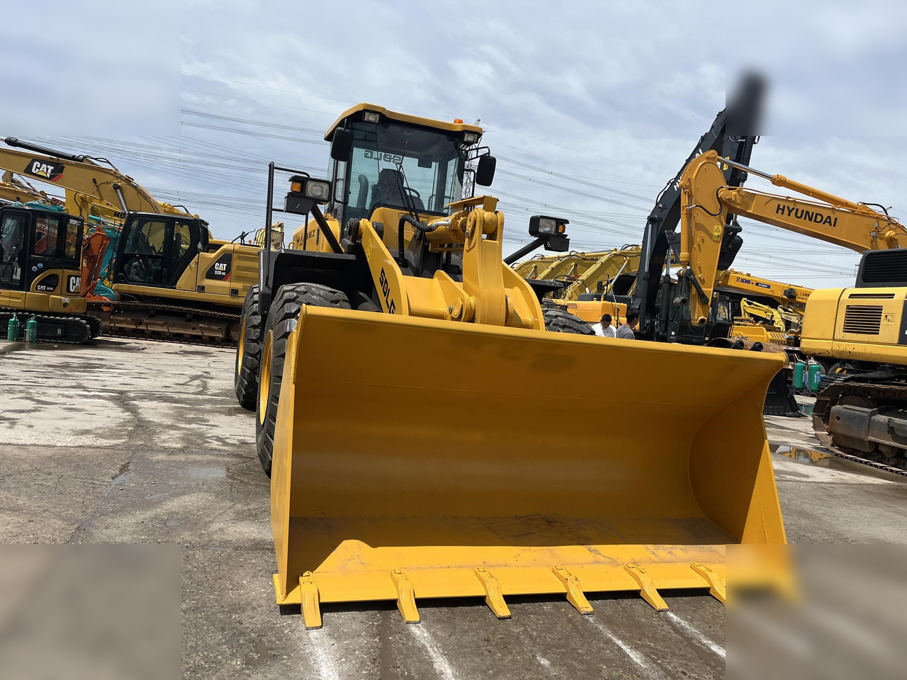 SDLG L958F - Gumikerekes homlokrakodó: 4 kép. SDLG L958F - Gumikerekes homlokrakodó: 4 kép.