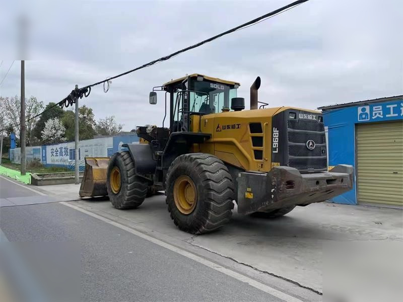 SDLG L968F - Gumikerekes homlokrakodó: 2 kép. SDLG L968F - Gumikerekes homlokrakodó: 2 kép.