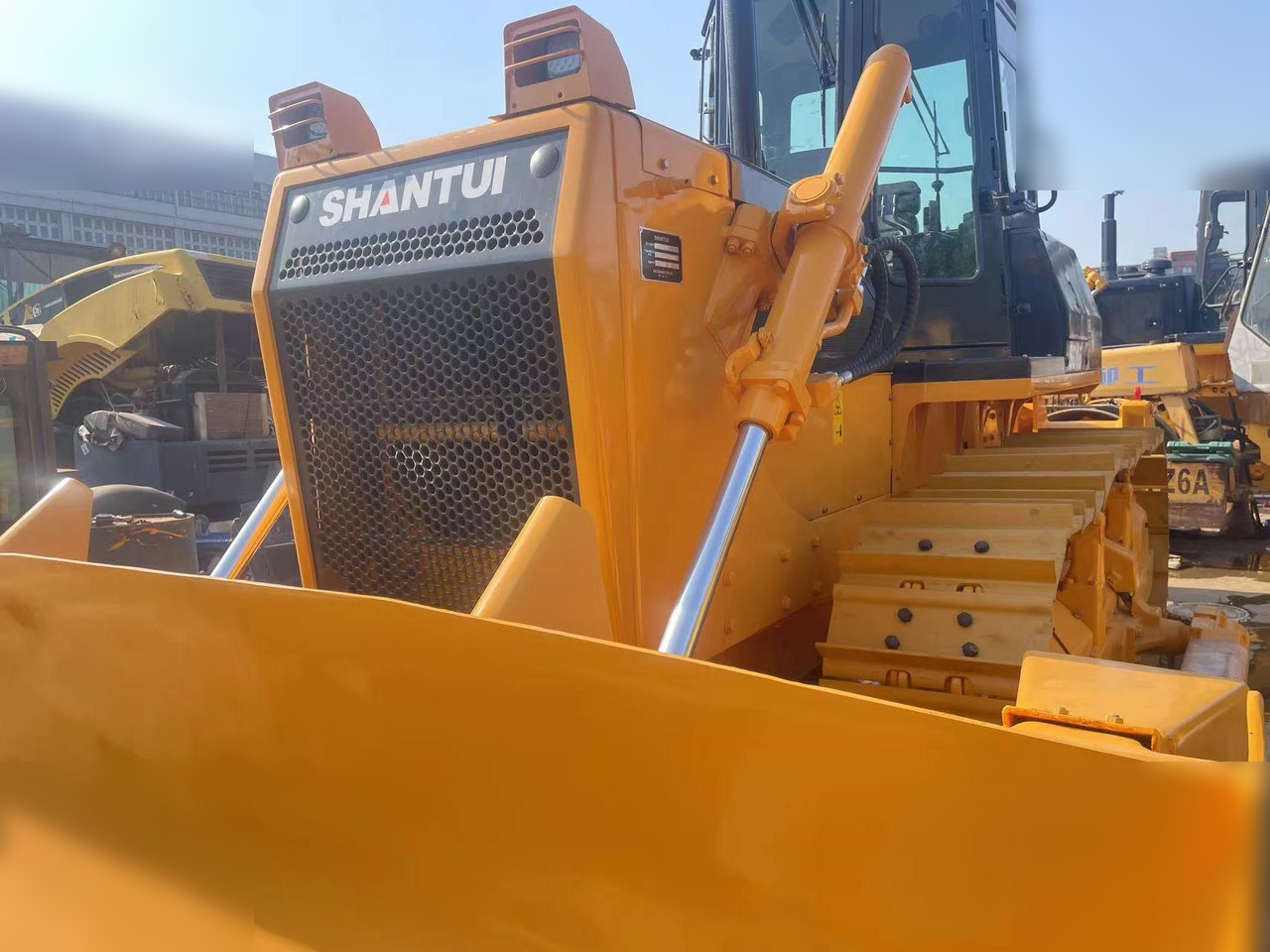 SHANTUI SD16 - Buldózer: 5 kép. SHANTUI SD16 - Buldózer: 5 kép.