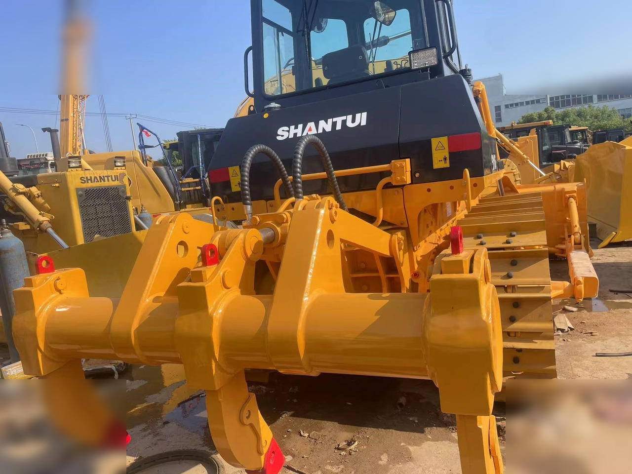 SHANTUI SD16 - Buldózer: 4 kép. SHANTUI SD16 - Buldózer: 4 kép.