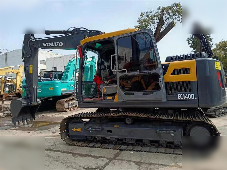VOLVO EC140DL - Lánctalpas kotró: 1 kép. VOLVO EC140DL - Lánctalpas kotró: 1 kép.