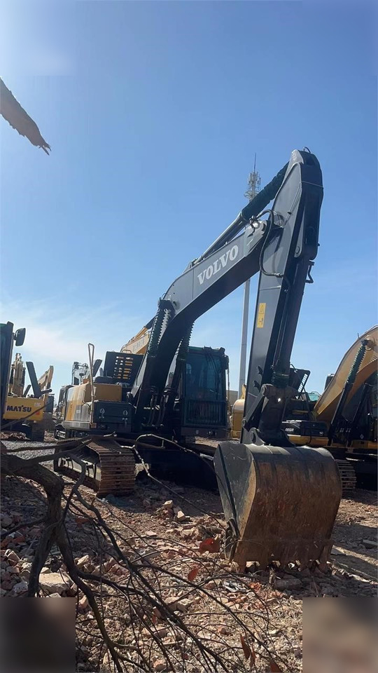 VOLVO EC210 - Lánctalpas kotró: 4 kép. VOLVO EC210 - Lánctalpas kotró: 4 kép.