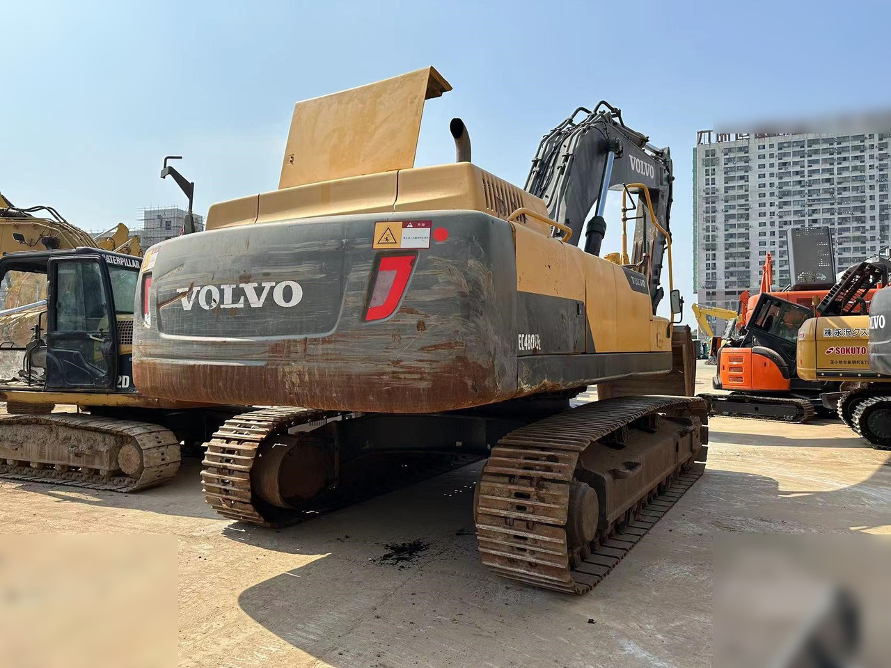 VOLVO EC480DL - Lánctalpas kotró: 3 kép. VOLVO EC480DL - Lánctalpas kotró: 3 kép.