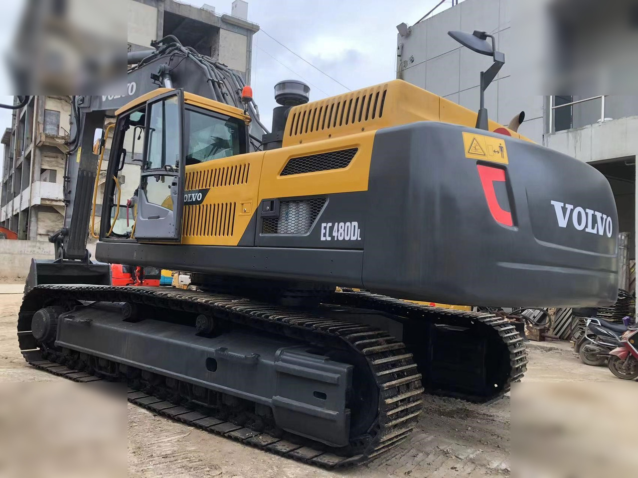 VOLVO EC480DL - Lánctalpas kotró: 2 kép. VOLVO EC480DL - Lánctalpas kotró: 2 kép.