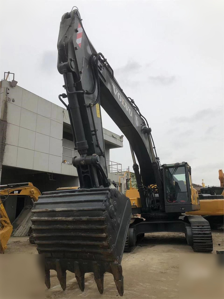 VOLVO EC480DL - Lánctalpas kotró: 3 kép. VOLVO EC480DL - Lánctalpas kotró: 3 kép.