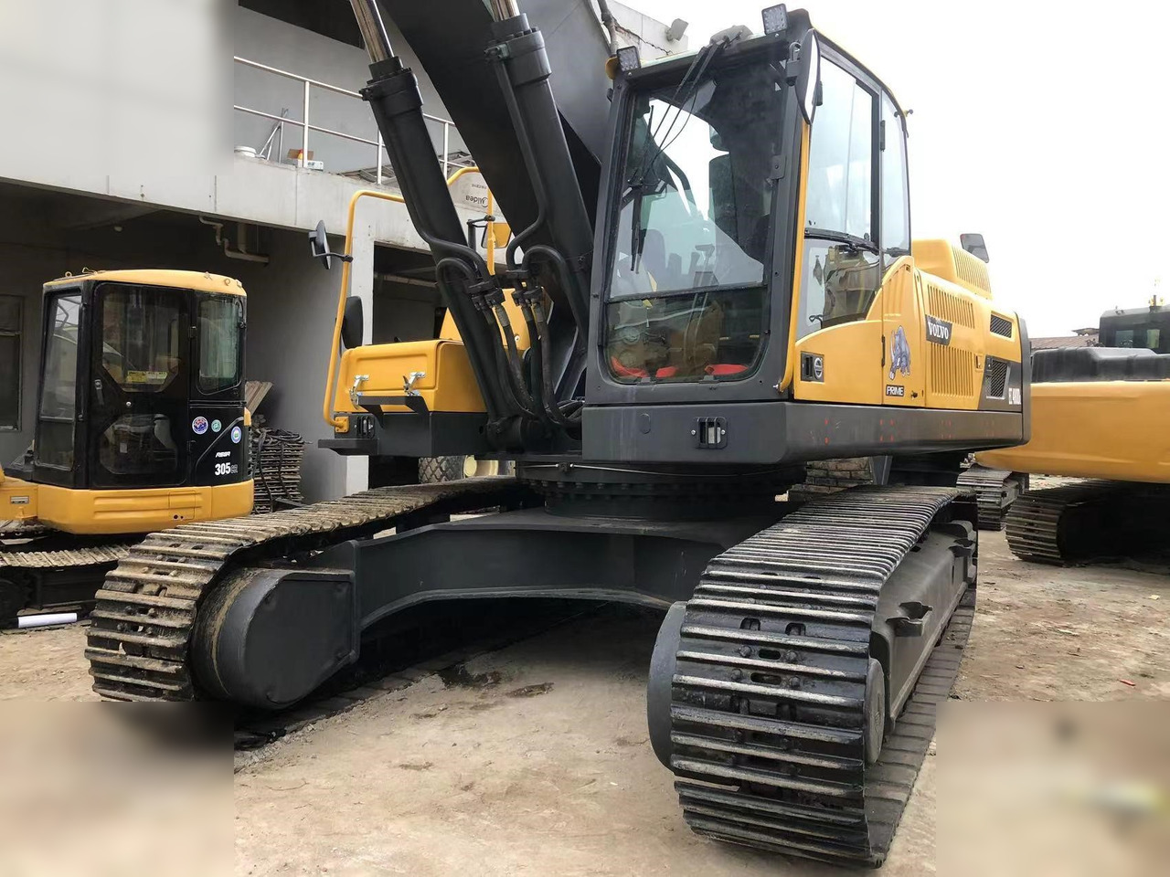 VOLVO EC480DL - Lánctalpas kotró: 4 kép. VOLVO EC480DL - Lánctalpas kotró: 4 kép.