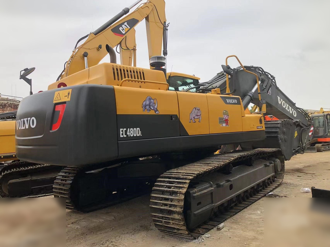 VOLVO EC480DL - Lánctalpas kotró: 2 kép. VOLVO EC480DL - Lánctalpas kotró: 2 kép.