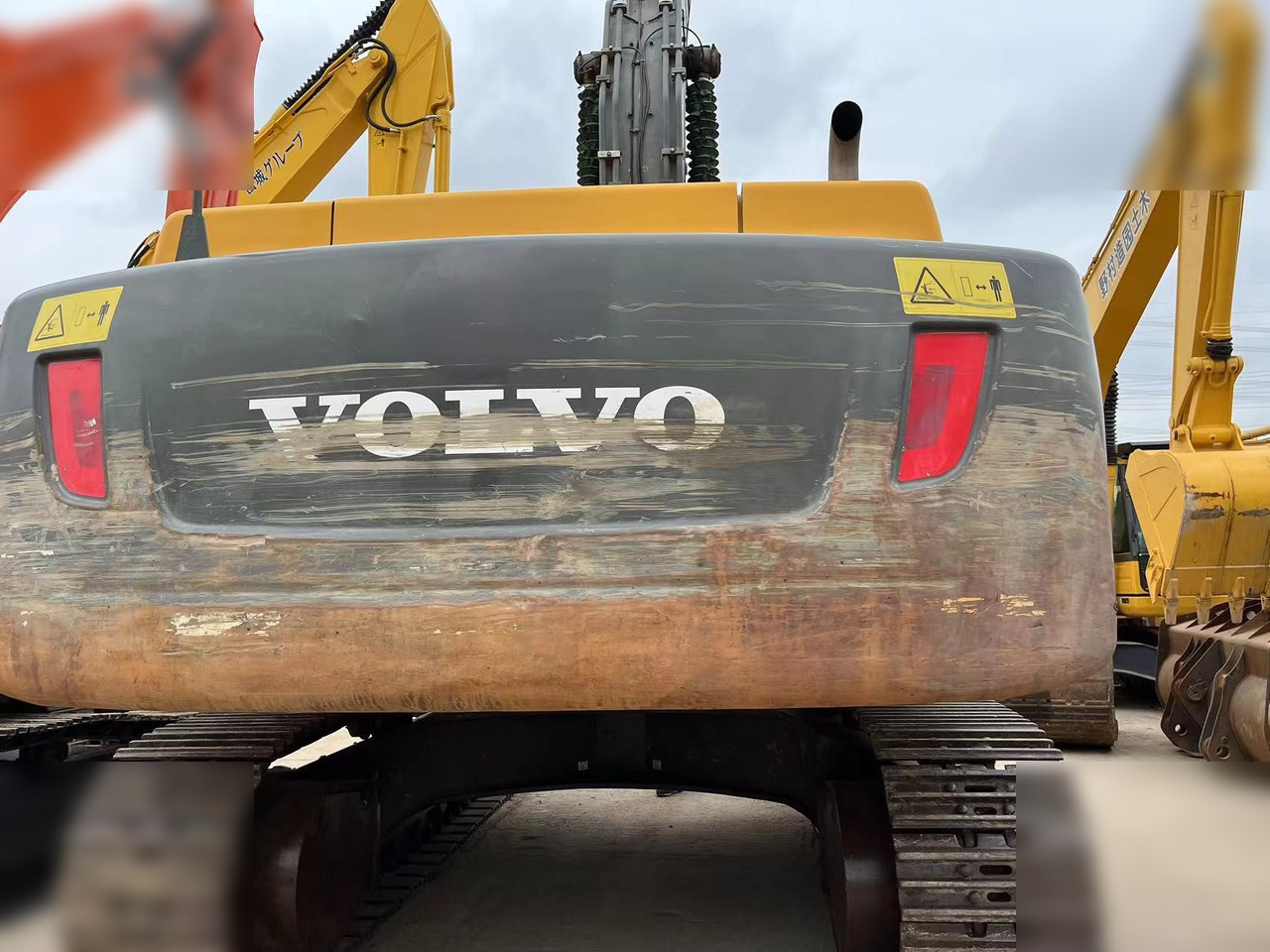 VOLVO EC480DL - Lánctalpas kotró: 2 kép. VOLVO EC480DL - Lánctalpas kotró: 2 kép.
