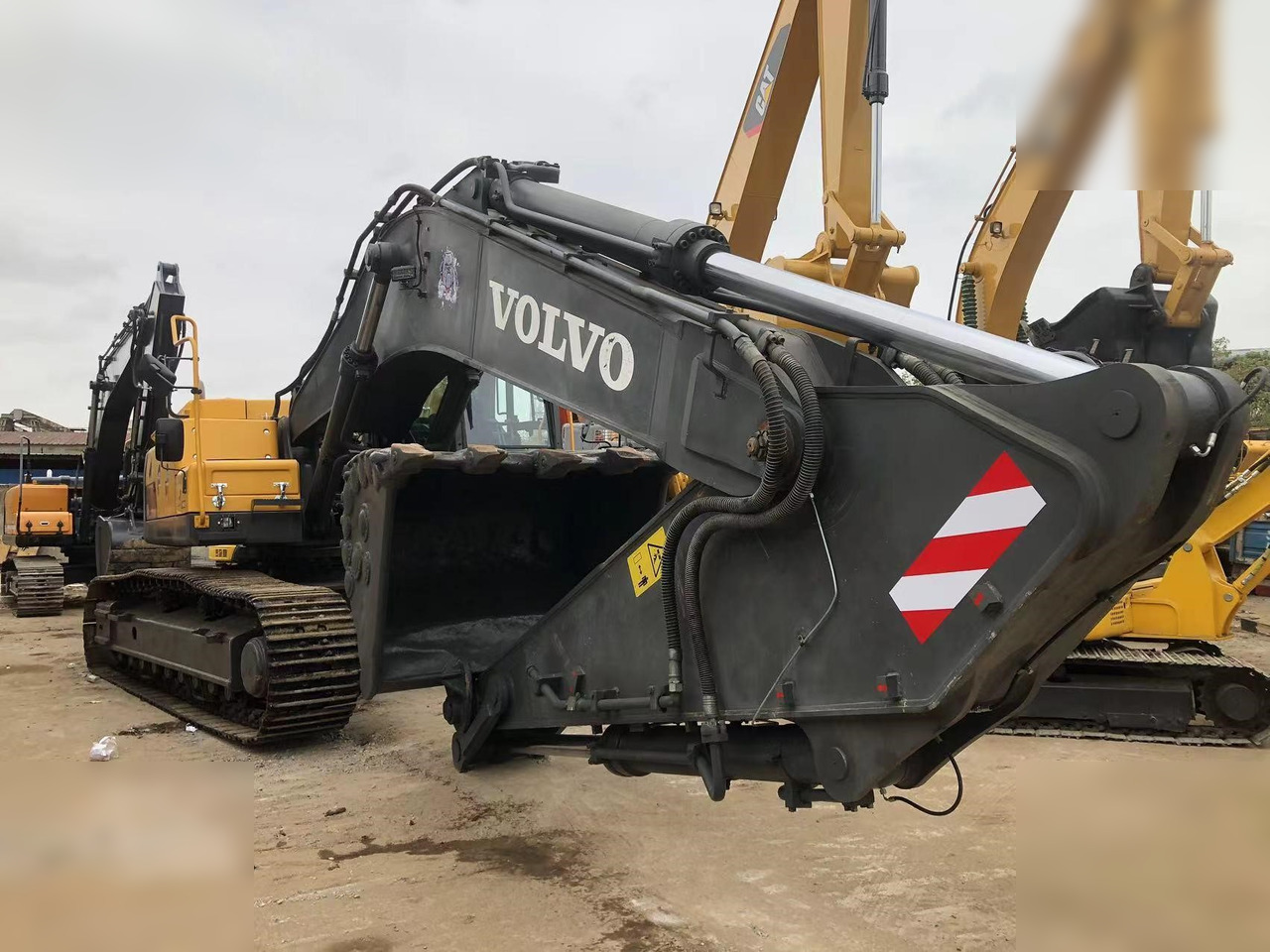 VOLVO EC480DL - Lánctalpas kotró: 1 kép. VOLVO EC480DL - Lánctalpas kotró: 1 kép.