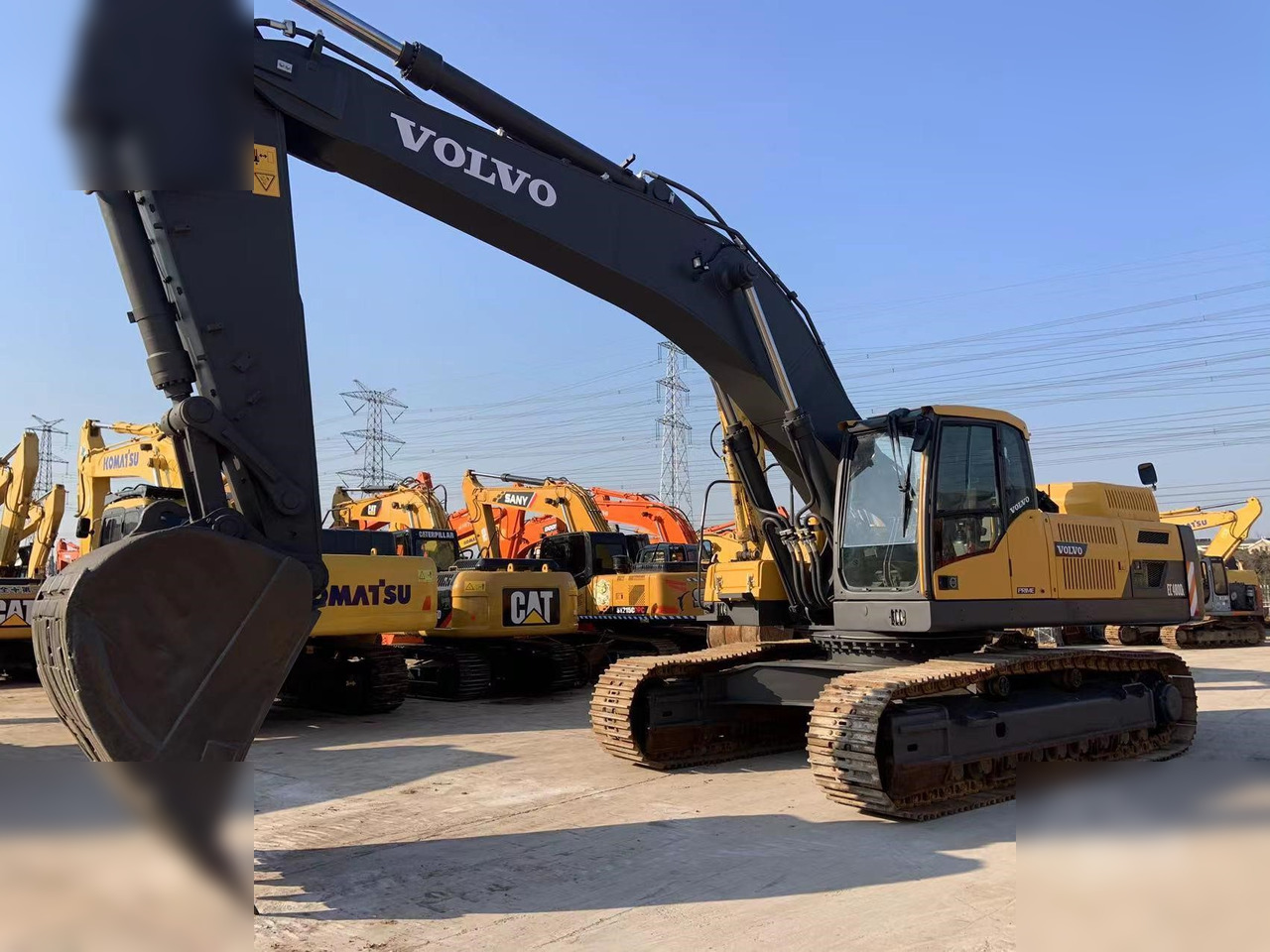 VOLVO EC480DL - Lánctalpas kotró: 5 kép. VOLVO EC480DL - Lánctalpas kotró: 5 kép.