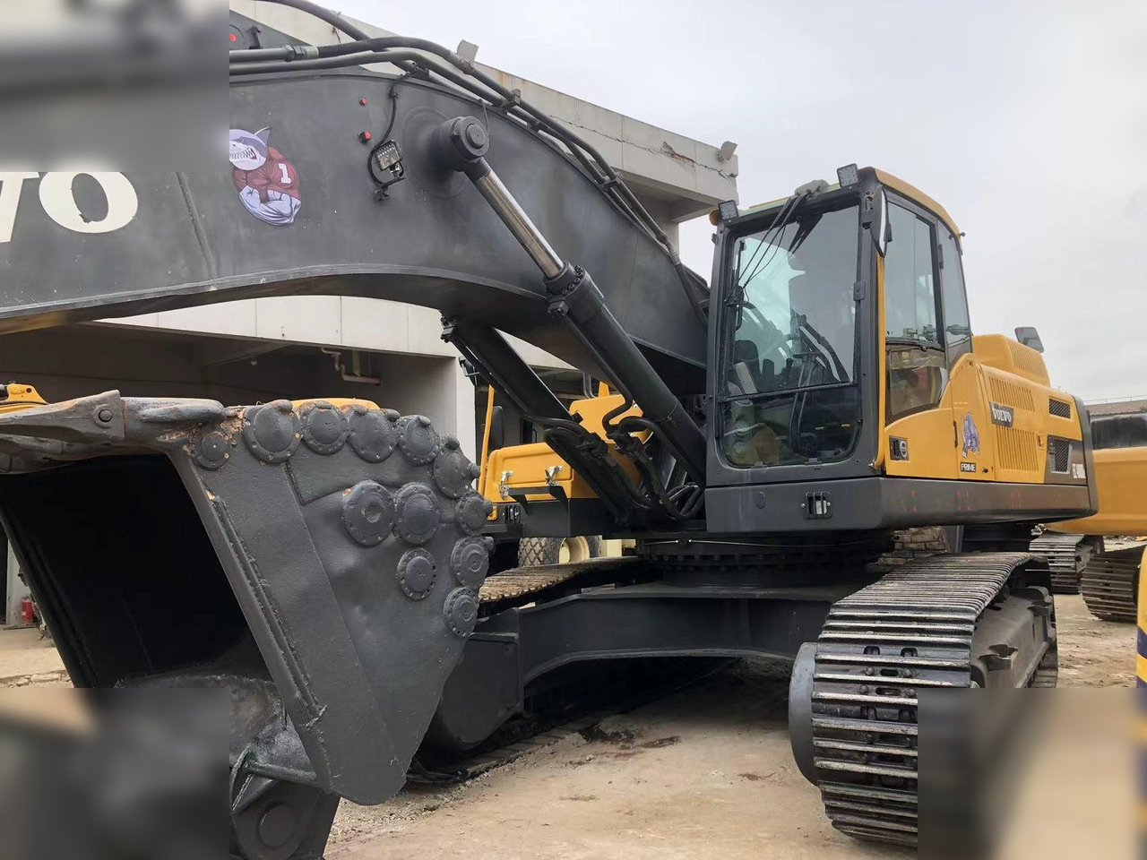 VOLVO EC480DL - Lánctalpas kotró: 4 kép. VOLVO EC480DL - Lánctalpas kotró: 4 kép.