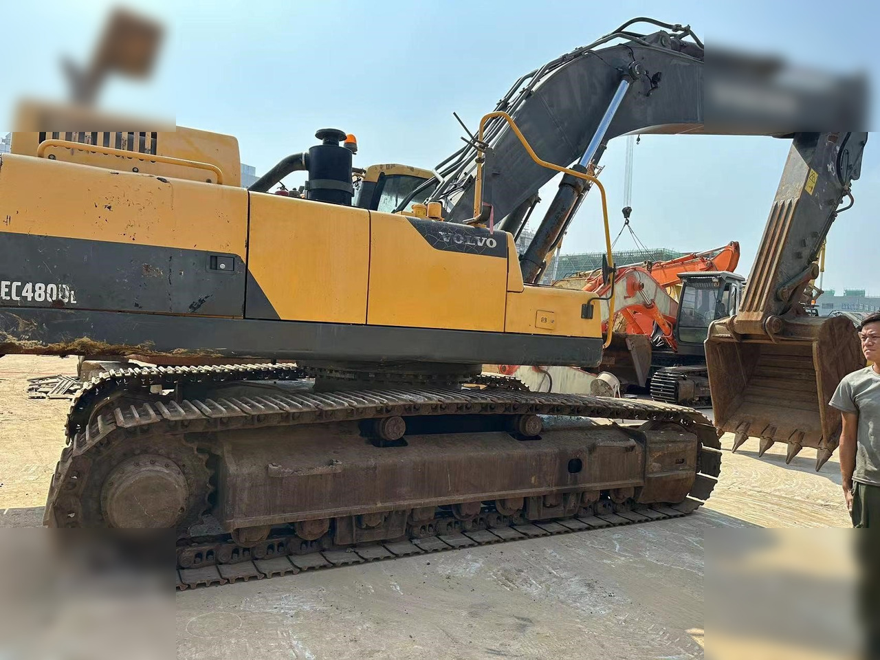 VOLVO EC480DL - Lánctalpas kotró: 1 kép. VOLVO EC480DL - Lánctalpas kotró: 1 kép.