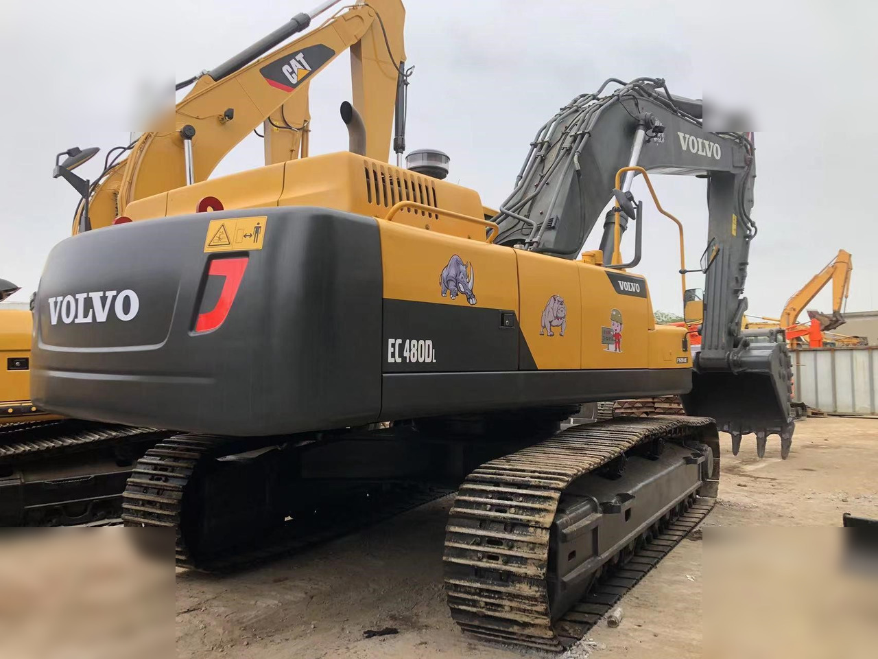 VOLVO EC480DL - Lánctalpas kotró: 5 kép. VOLVO EC480DL - Lánctalpas kotró: 5 kép.