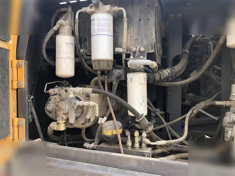 VOLVO EW145B - Gumikerekes kotró: 5 kép. VOLVO EW145B - Gumikerekes kotró: 5 kép.