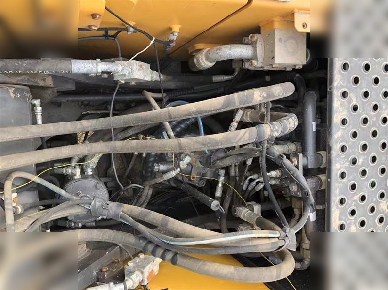 VOLVO EW145B - Gumikerekes kotró: 4 kép. VOLVO EW145B - Gumikerekes kotró: 4 kép.