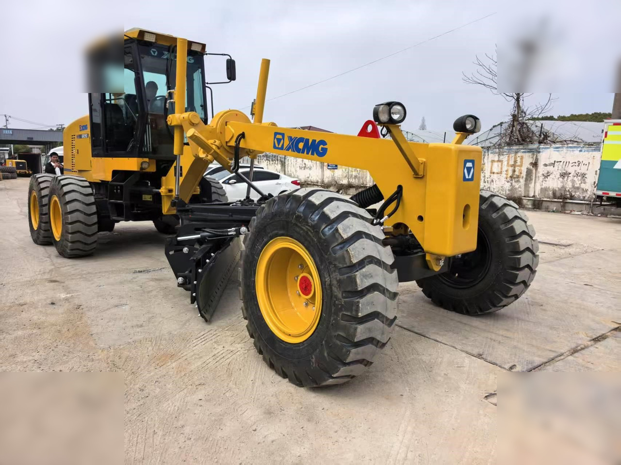 XCMG GR2153 - Gréder: 2 kép. XCMG GR2153 - Gréder: 2 kép.