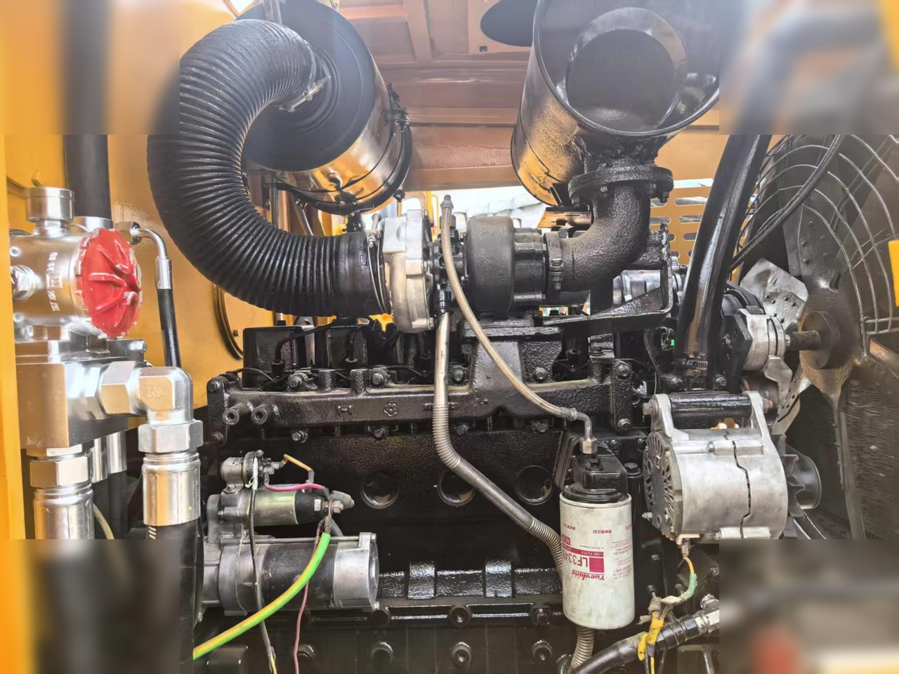 XCMG GR2153 - Gréder: 5 kép. XCMG GR2153 - Gréder: 5 kép.