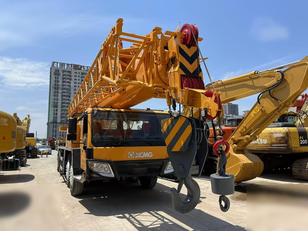 XCMG QY70K - Autódaru: 2 kép. XCMG QY70K - Autódaru: 2 kép.