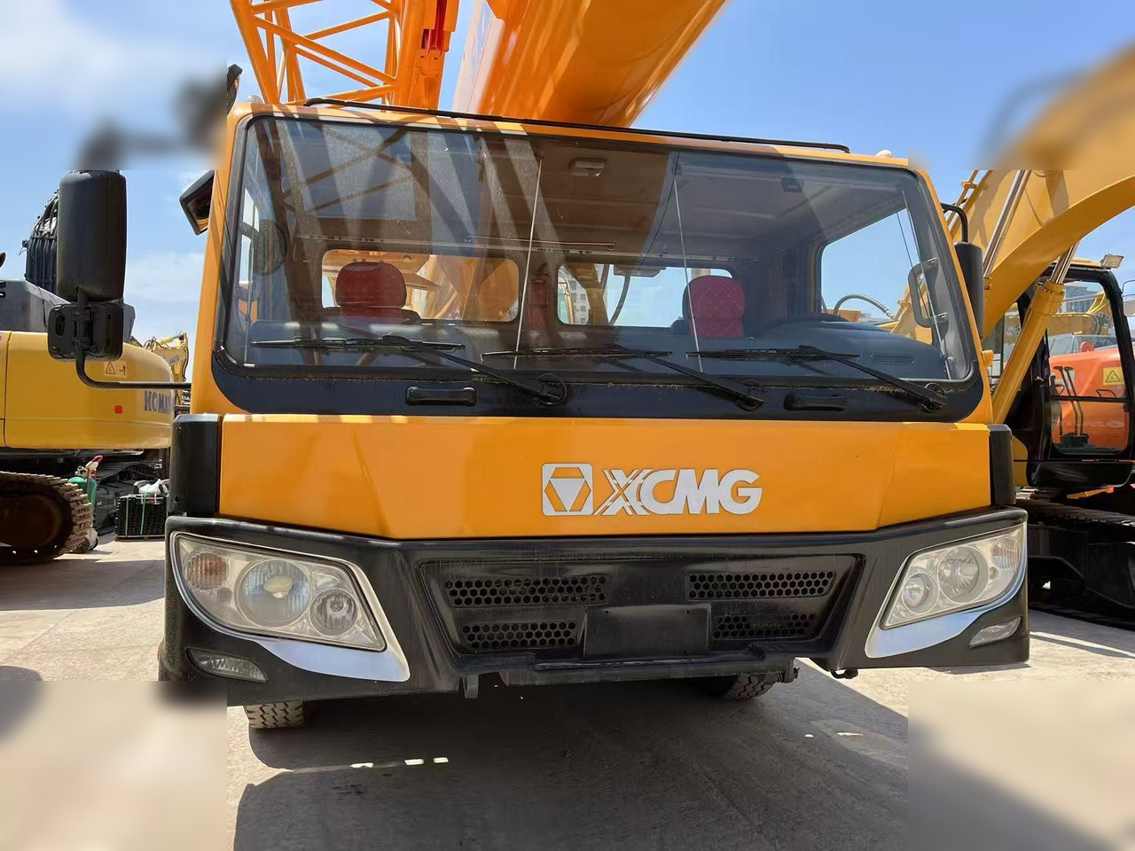 XCMG QY70K - Terepjáró autódaru: 4 kép. XCMG QY70K - Terepjáró autódaru: 4 kép.