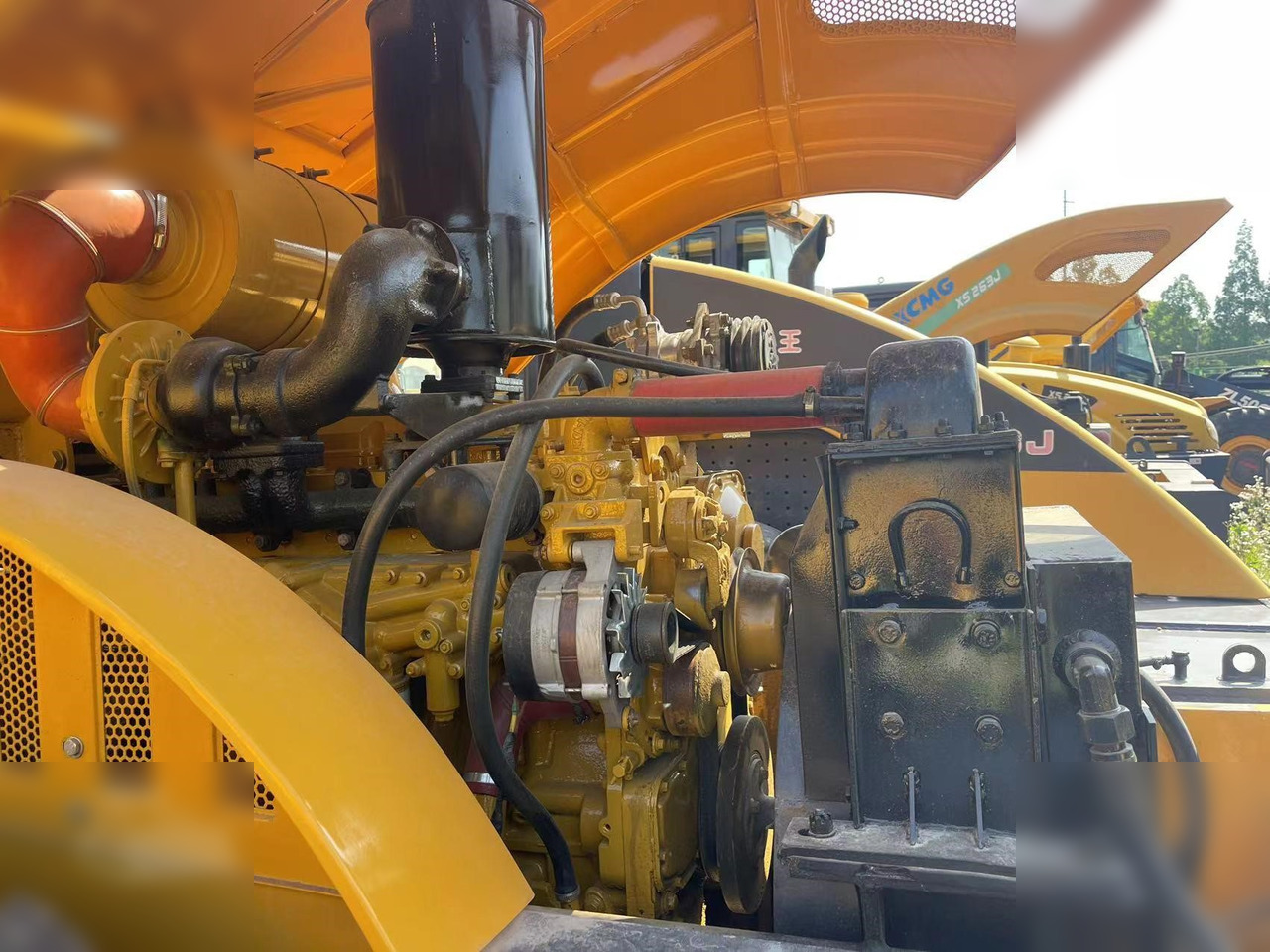 XCMG XS223J - Henger: 5 kép. XCMG XS223J - Henger: 5 kép.