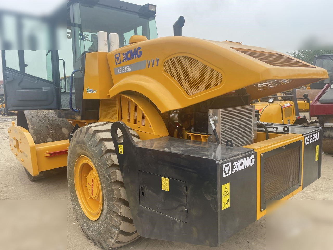 XCMG XS223J - Henger: 2 kép. XCMG XS223J - Henger: 2 kép.