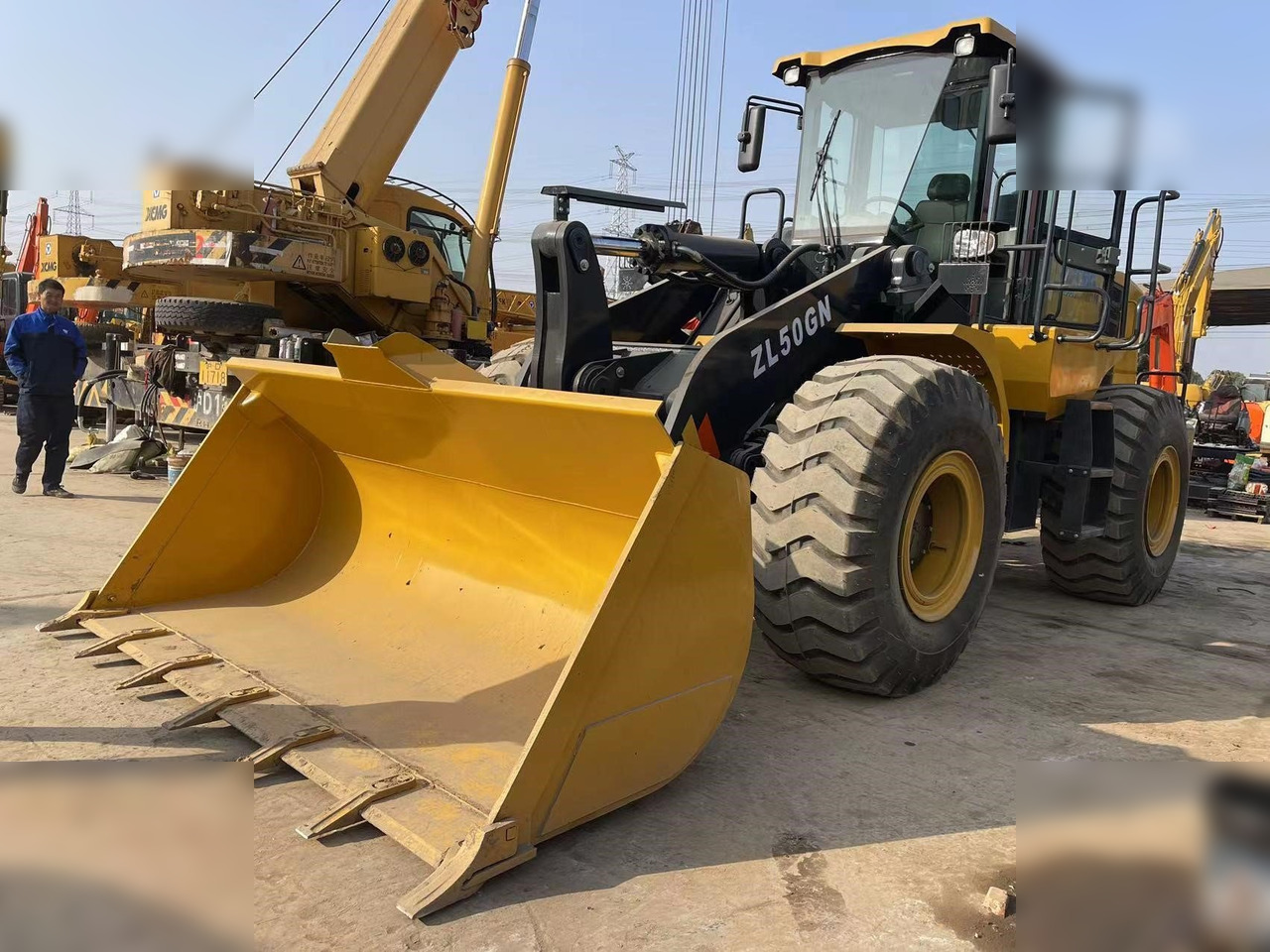 XCMG ZL50GN - Gumikerekes homlokrakodó: 5 kép. XCMG ZL50GN - Gumikerekes homlokrakodó: 5 kép.