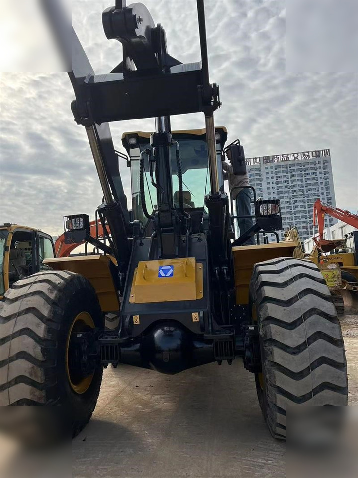 XCMG ZL50GN - Gumikerekes homlokrakodó: 5 kép. XCMG ZL50GN - Gumikerekes homlokrakodó: 5 kép.