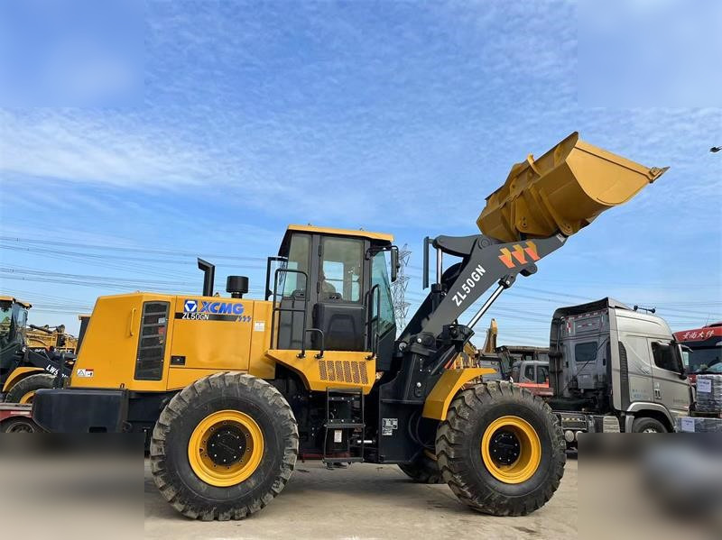 XCMG ZL50GN - Gumikerekes homlokrakodó: 3 kép. XCMG ZL50GN - Gumikerekes homlokrakodó: 3 kép.