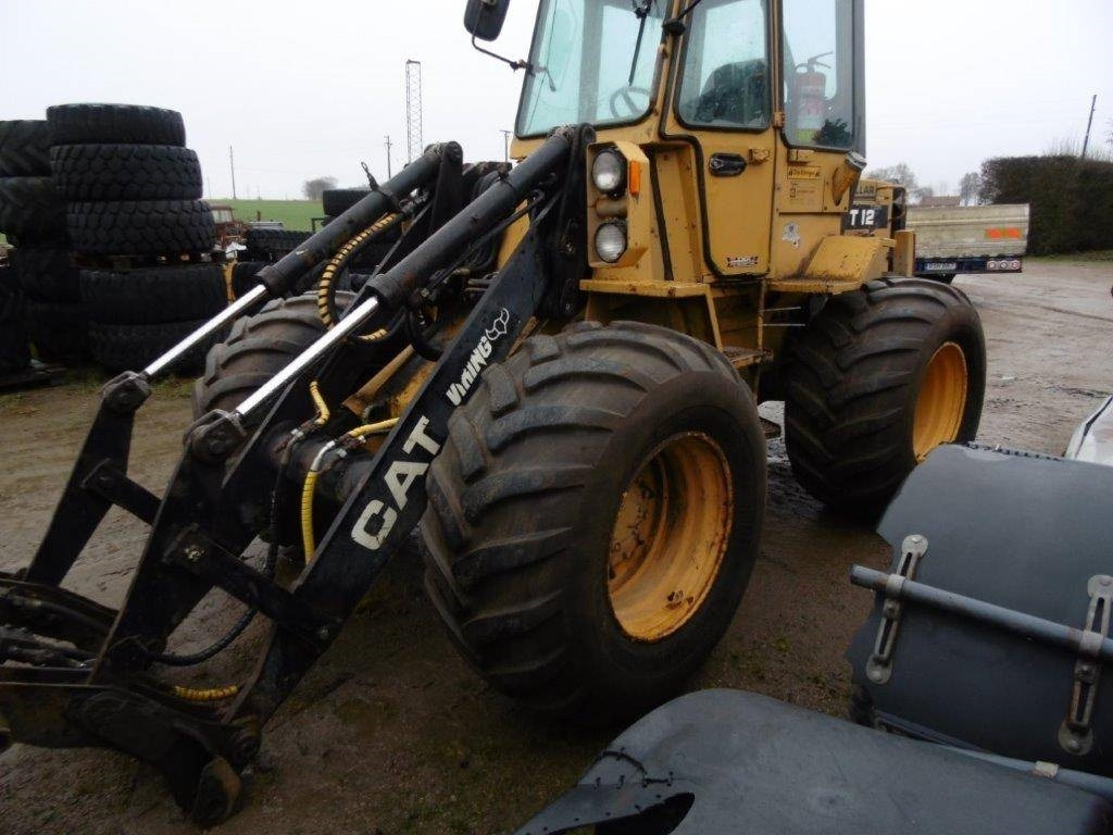 CAT IT12 Viking med cummins motor - Gumikerekes homlokrakodó: 3 kép. CAT IT12 Viking med cummins motor - Gumikerekes homlokrakodó: 3 kép.