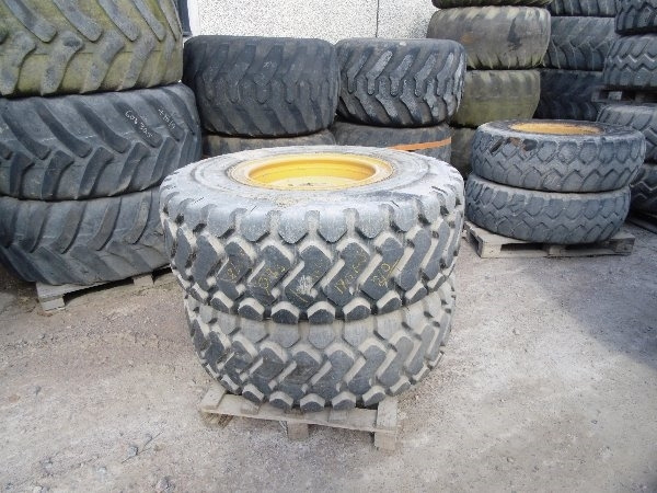 Michelin 17,5x25 - Gumiabroncs - Építőipari gépek: 1 kép. Michelin 17,5x25 - Gumiabroncs - Építőipari gépek: 1 kép.