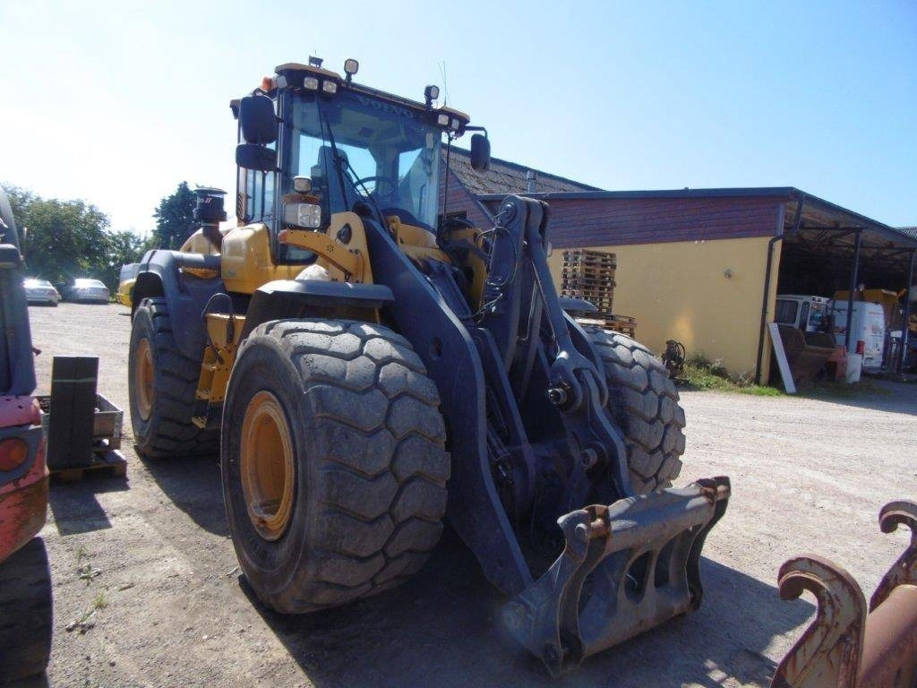 Volvo L110 H med optishift Fullutrustad med CDC-våg-kamr - Gumikerekes homlokrakodó: 5 kép. Volvo L110 H med optishift Fullutrustad med CDC-våg-kamr - Gumikerekes homlokrakodó: 5 kép.