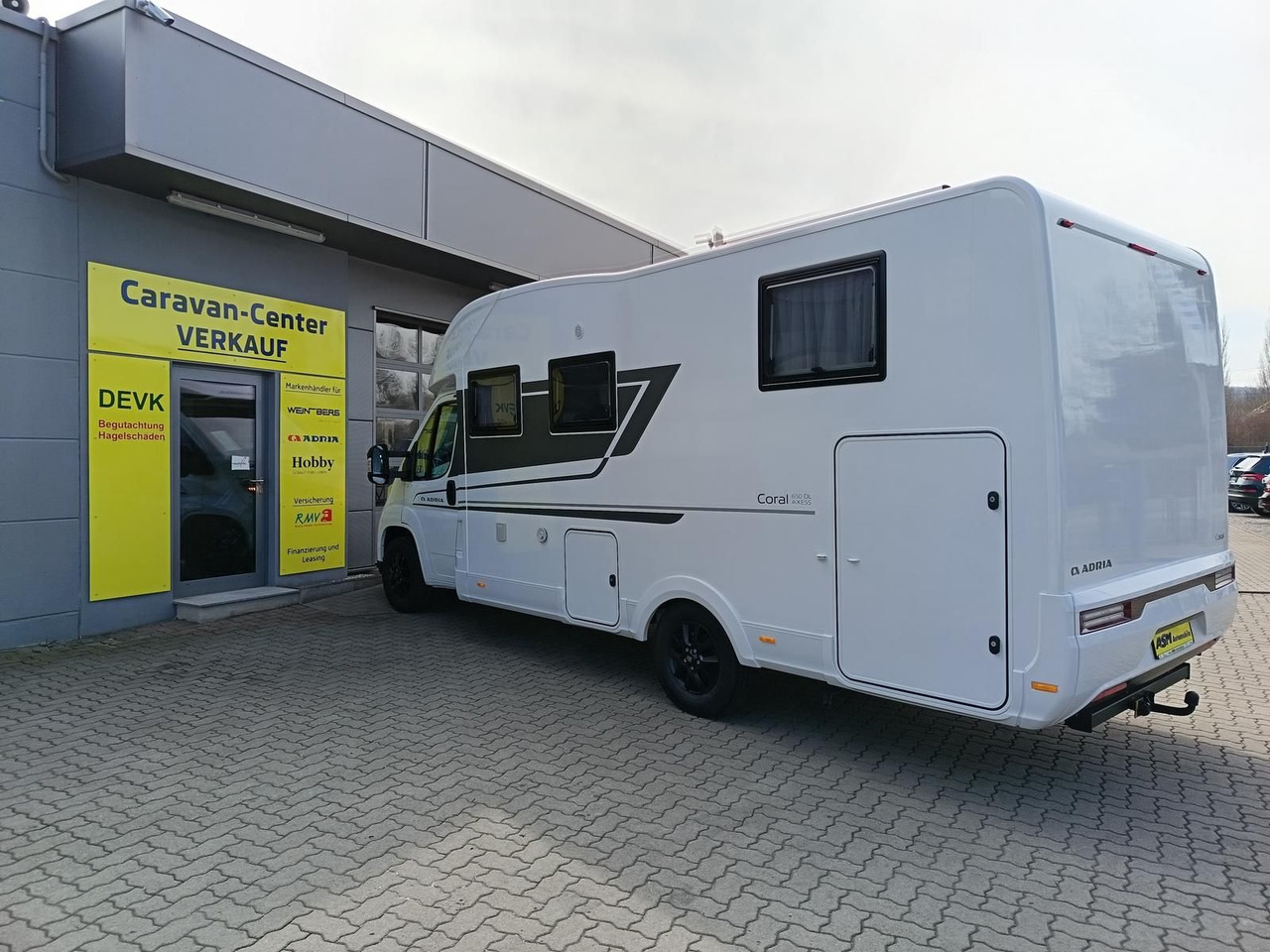 Adria Coral ALL-IN 650 DL*LUFTFEDERUNG HA*SOLAR*SOFORT - Félintegrált lakóautó: 5 kép. Adria Coral ALL-IN 650 DL*LUFTFEDERUNG HA*SOLAR*SOFORT - Félintegrált lakóautó: 5 kép.