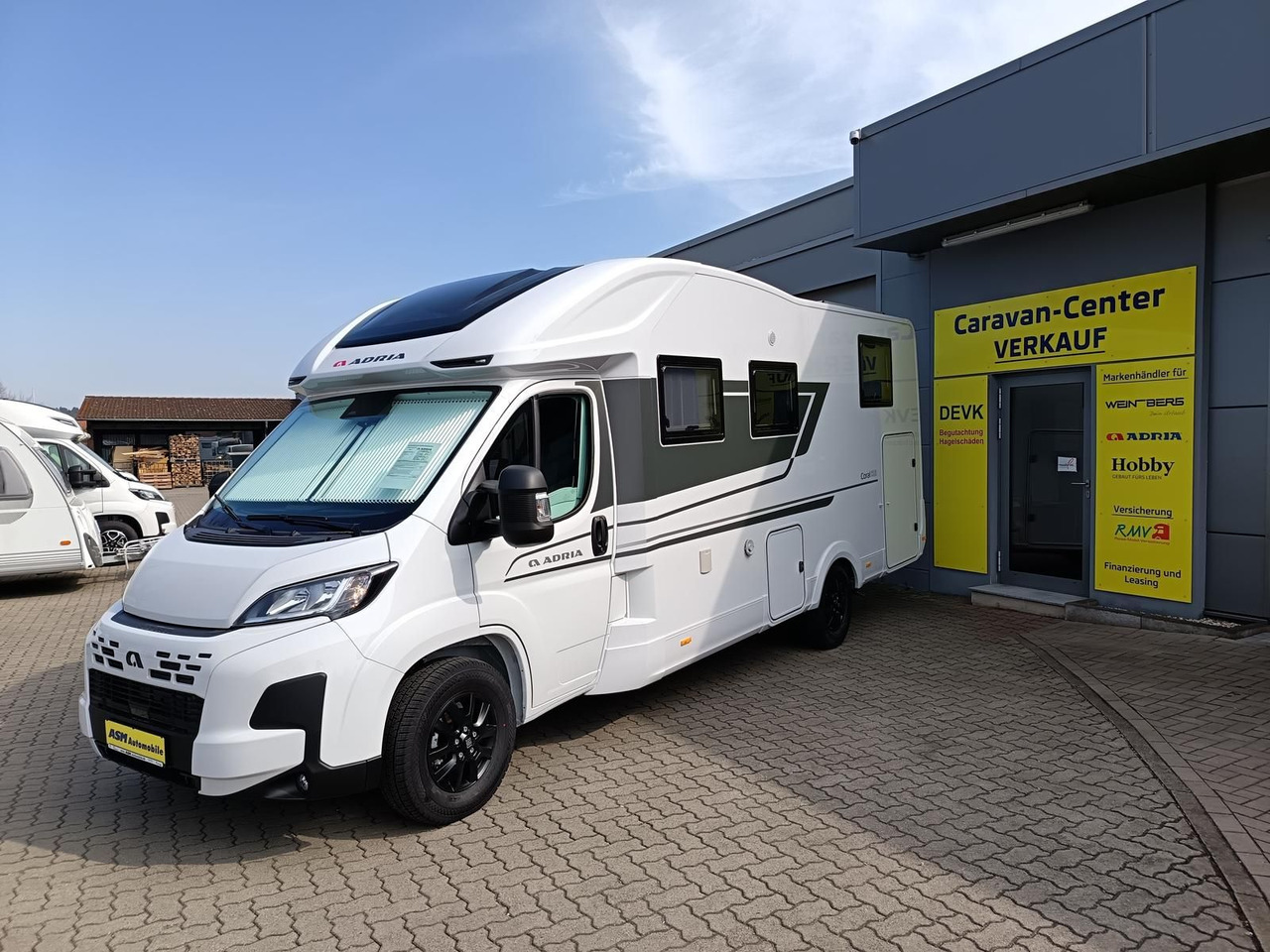 Adria Coral ALL-IN 650 DL*LUFTFEDERUNG HA*SOLAR*SOFORT - Félintegrált lakóautó: 3 kép. Adria Coral ALL-IN 650 DL*LUFTFEDERUNG HA*SOLAR*SOFORT - Félintegrált lakóautó: 3 kép.