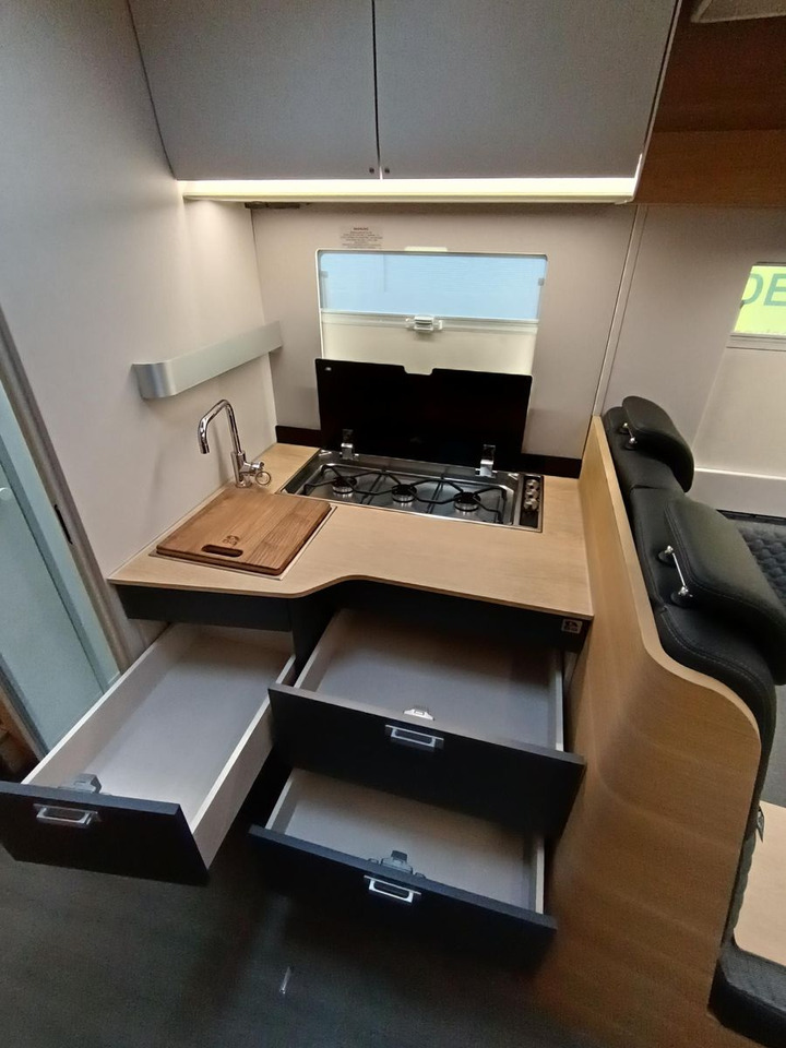 Félintegrált lakóautó Adria Matrix 60Y 670 SL 4,4t*JUBILEE*MARKISE*LED*NAVI*: 20 kép. Félintegrált lakóautó Adria Matrix 60Y 670 SL 4,4t*JUBILEE*MARKISE*LED*NAVI*: 20 kép.