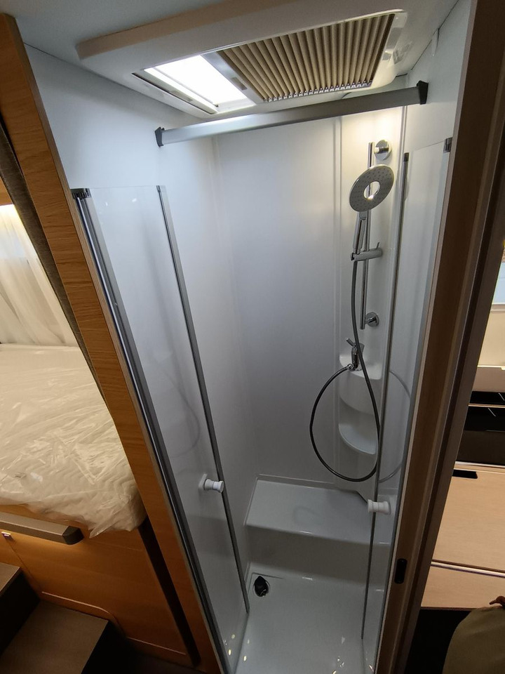 Félintegrált lakóautó Adria Matrix 60Y 670 SL 4,4t*JUBILEE*MARKISE*LED*NAVI*: 18 kép. Félintegrált lakóautó Adria Matrix 60Y 670 SL 4,4t*JUBILEE*MARKISE*LED*NAVI*: 18 kép.