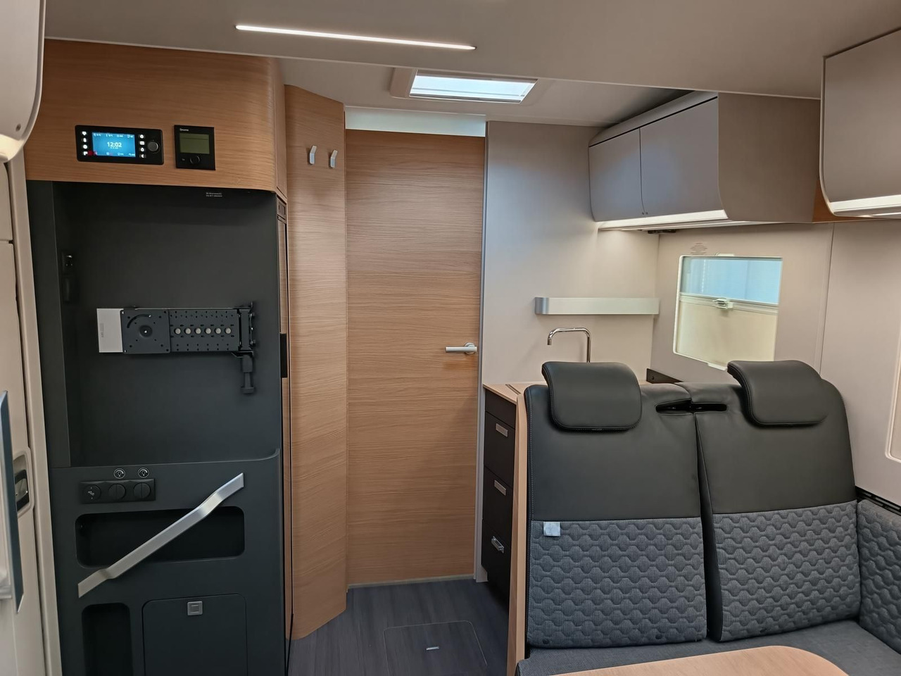 Félintegrált lakóautó Adria Matrix 60Y 670 SL 4,4t*JUBILEE*MARKISE*LED*NAVI*: 13 kép. Félintegrált lakóautó Adria Matrix 60Y 670 SL 4,4t*JUBILEE*MARKISE*LED*NAVI*: 13 kép.