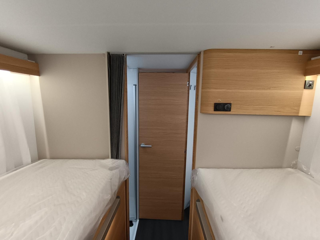 Félintegrált lakóautó Adria Matrix 60Y 670 SL 4,4t*JUBILEE*MARKISE*LED*NAVI*: 16 kép. Félintegrált lakóautó Adria Matrix 60Y 670 SL 4,4t*JUBILEE*MARKISE*LED*NAVI*: 16 kép.