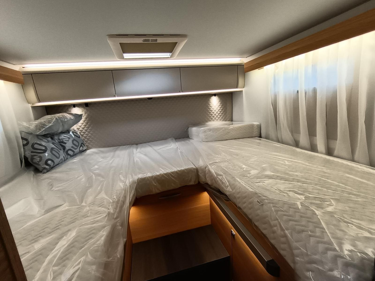 Félintegrált lakóautó Adria Matrix 60Y 670 SL 4,4t*JUBILEE*MARKISE*LED*NAVI*: 15 kép. Félintegrált lakóautó Adria Matrix 60Y 670 SL 4,4t*JUBILEE*MARKISE*LED*NAVI*: 15 kép.