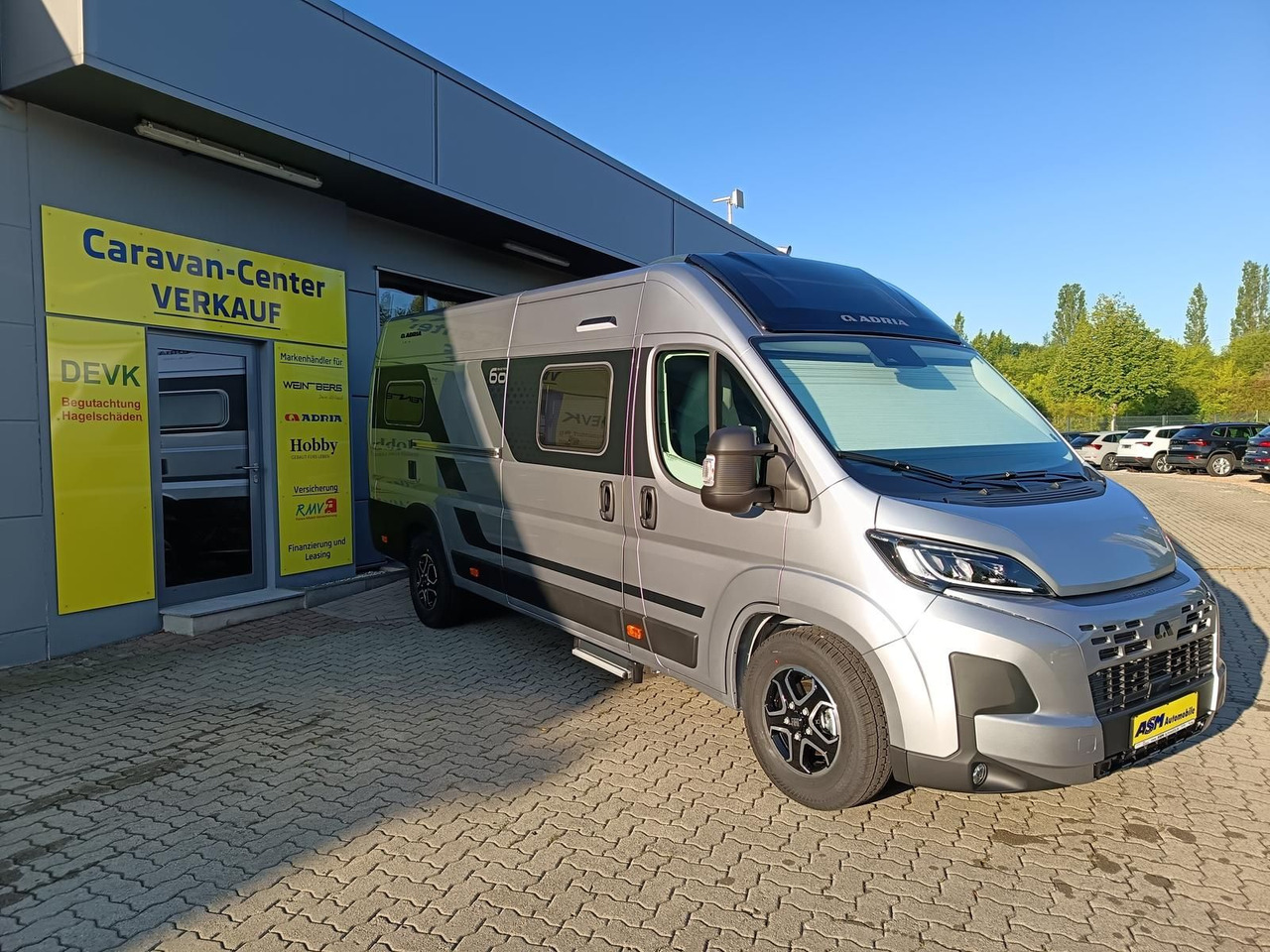 Adria Twin "60Y" 640 SLB*180 PS*4,25t MAXI*COMBI D 6E* - Kempingautó: 3 kép. Adria Twin "60Y" 640 SLB*180 PS*4,25t MAXI*COMBI D 6E* - Kempingautó: 3 kép.