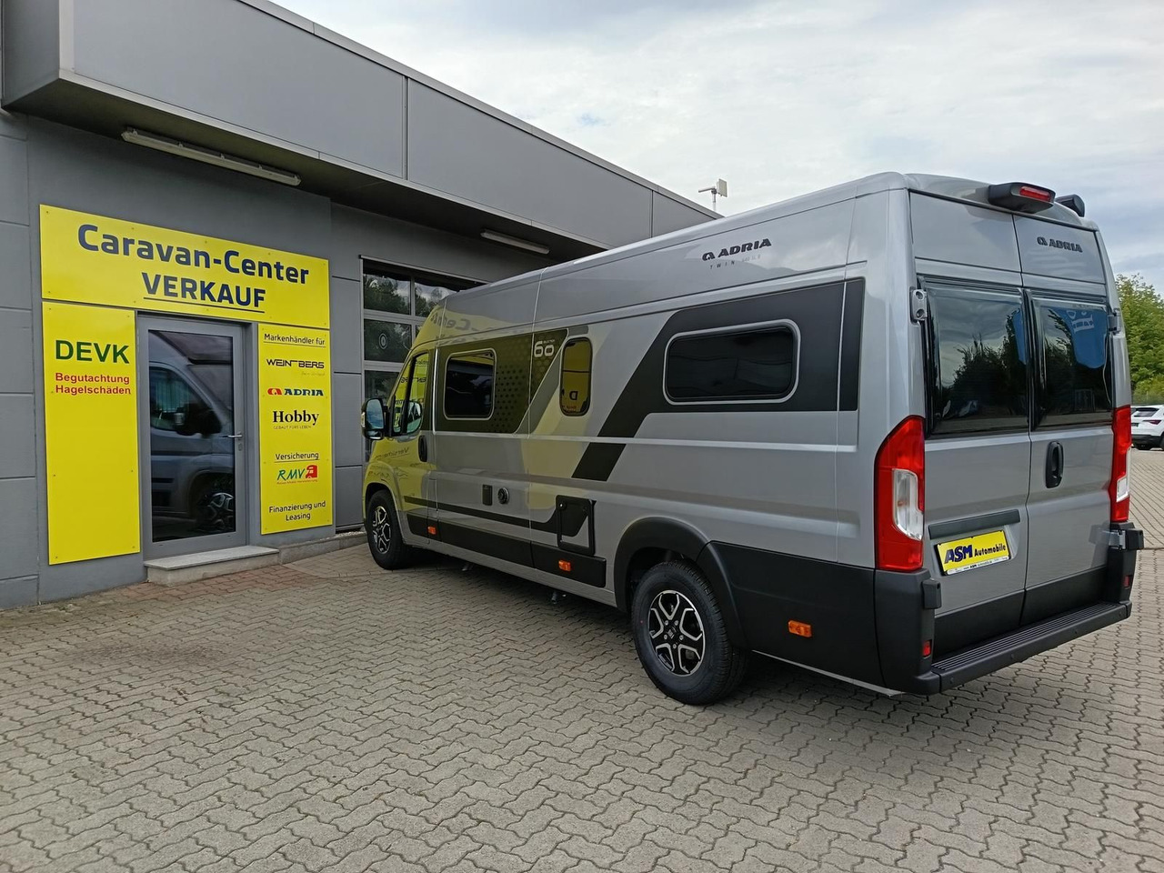Adria Twin "60Y" 640 SLB 4,25MAXI*JUBILEE*MARKISE*LED - Kempingautó: 5 kép. Adria Twin "60Y" 640 SLB 4,25MAXI*JUBILEE*MARKISE*LED - Kempingautó: 5 kép.