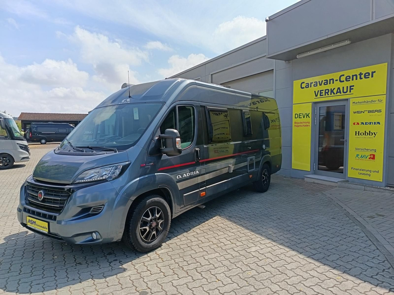 Adria Twin 640SLX Platinum*MARKISE*TV*SAT*FAHRRADTRÄG. - Kempingautó: 3 kép. Adria Twin 640SLX Platinum*MARKISE*TV*SAT*FAHRRADTRÄG. - Kempingautó: 3 kép.